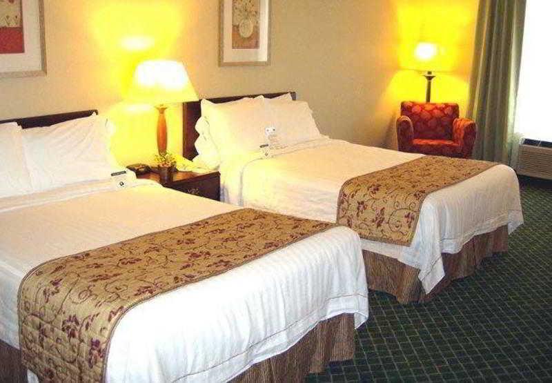 Fairfield Inn & Suites Батлер Екстер'єр фото