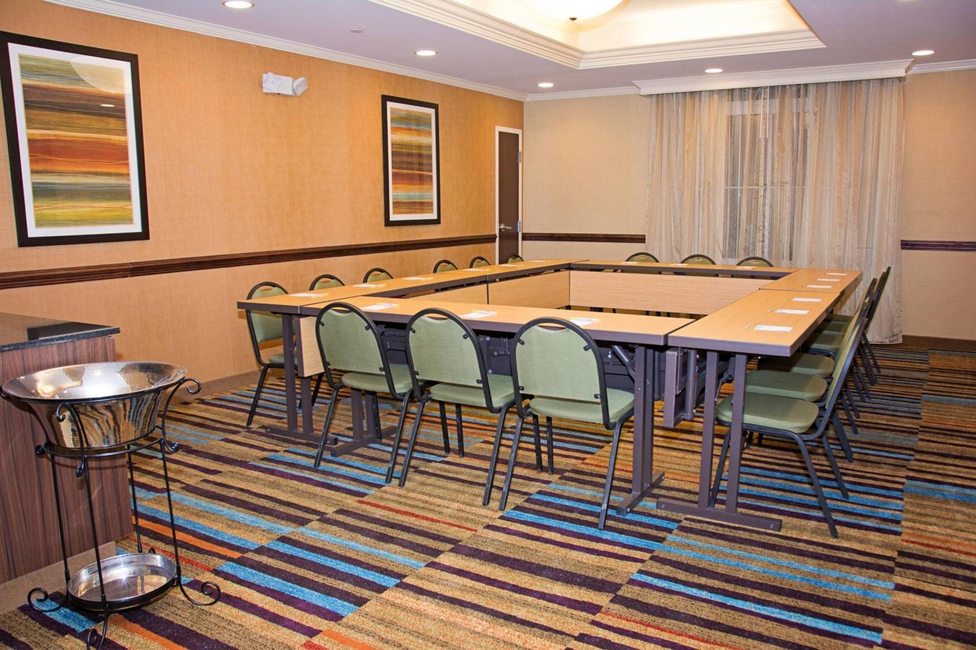 Fairfield Inn & Suites Батлер Екстер'єр фото