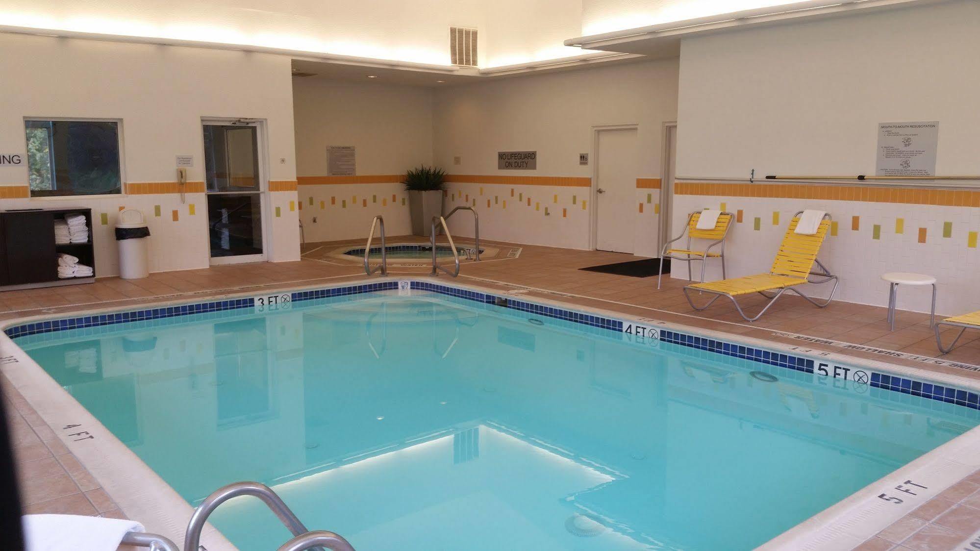 Fairfield Inn & Suites Батлер Екстер'єр фото